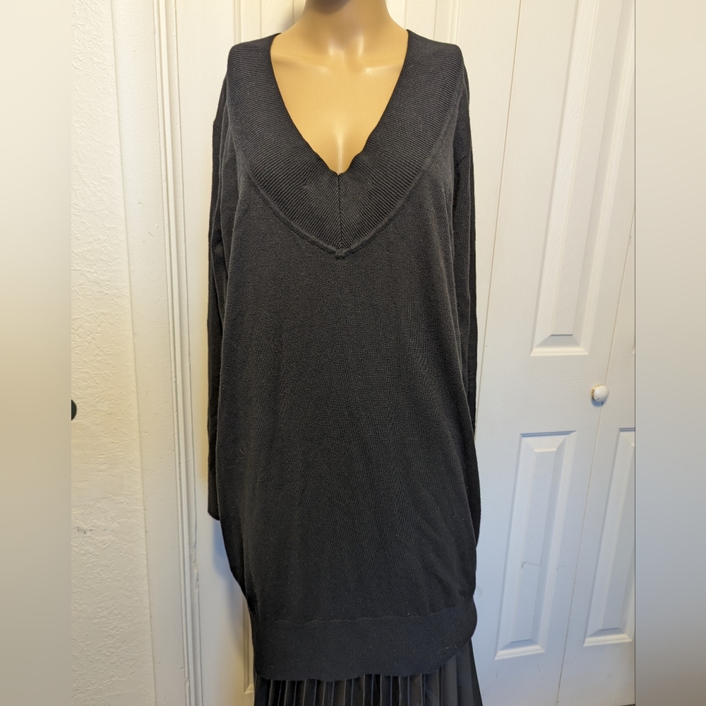 Gianni Bini Womens New $119 Knit V-Neck Pullover Tunic Sweater size Large Black.